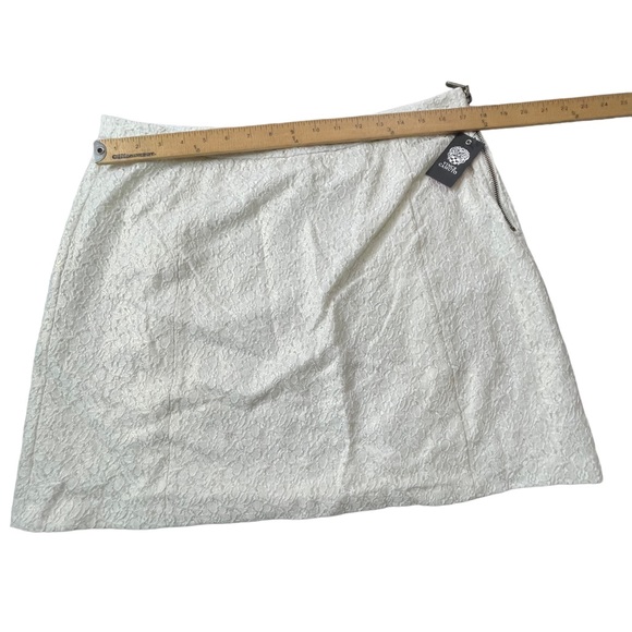 Vince Camuto St. Tropez Ivory embroidered skirt size 14 - Picture 14 of 16